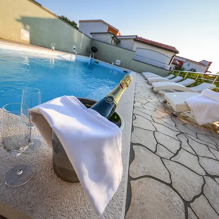 Sunset Deluxe Villa Vir Exterior photo