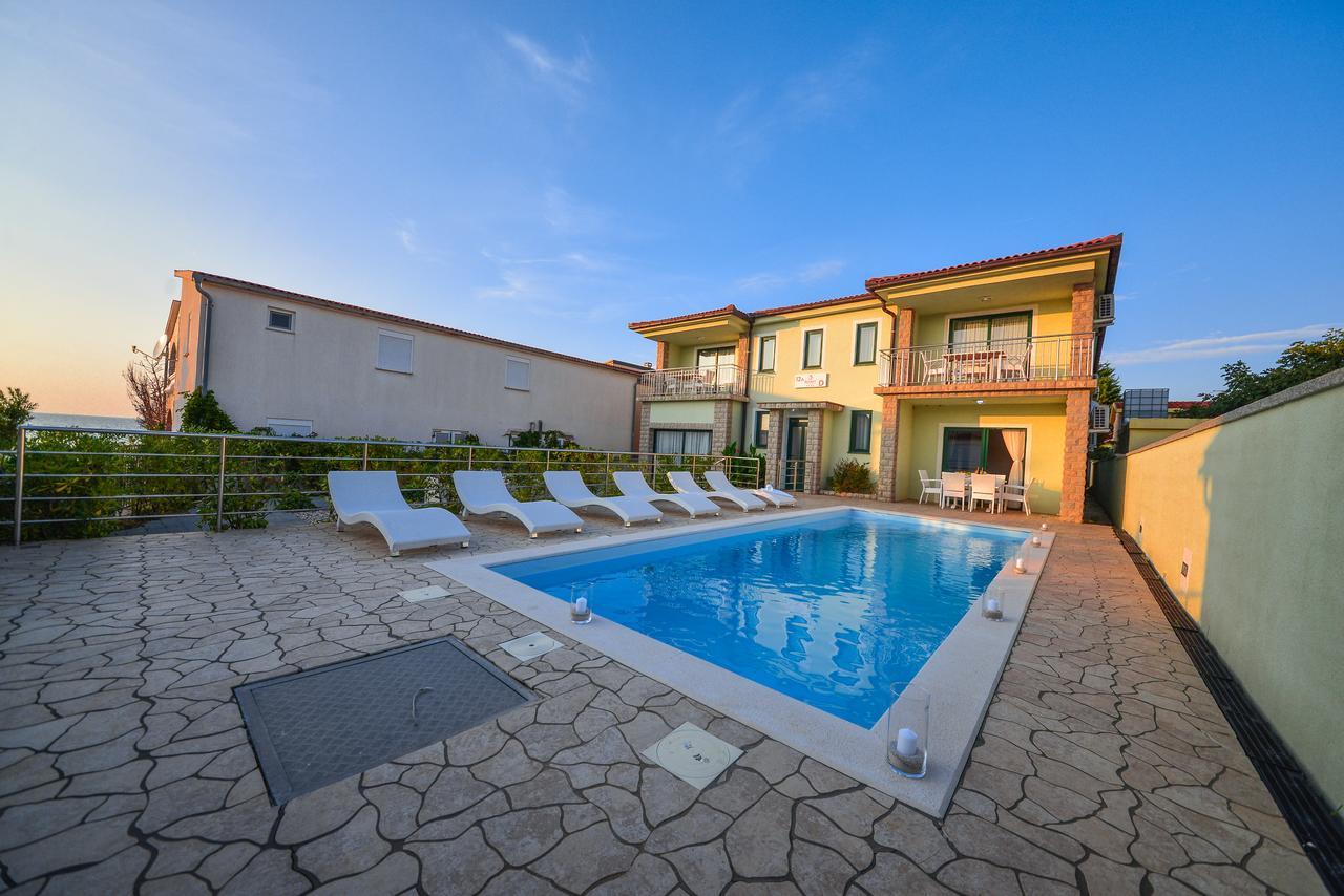 Sunset Deluxe Vir