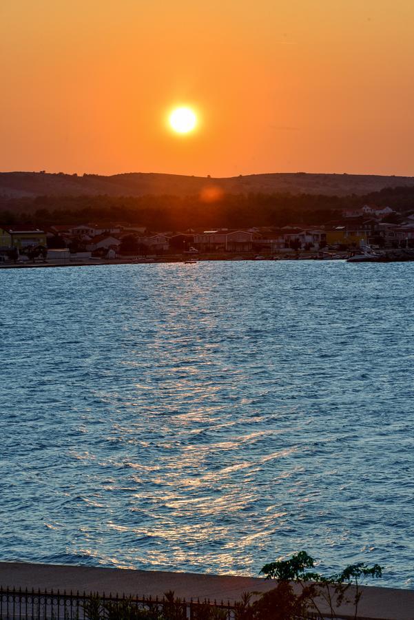 Sunset Deluxe * Vir